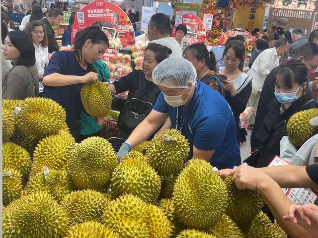 失去中国市场后，大量水果烂地里卖不出去，如今开始后悔得罪中国