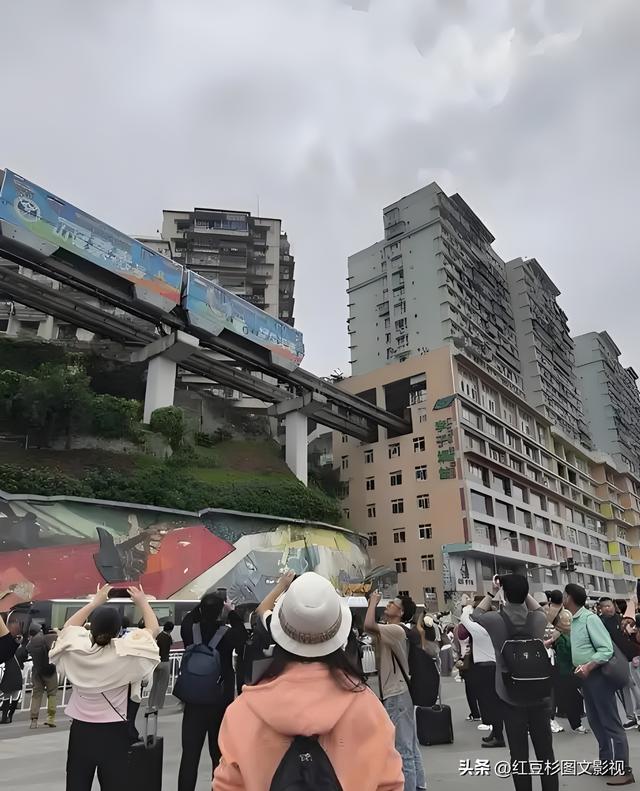 国庆旅游C位城市公布 导航系统自愧不如 全国人民纷纷前往体验
