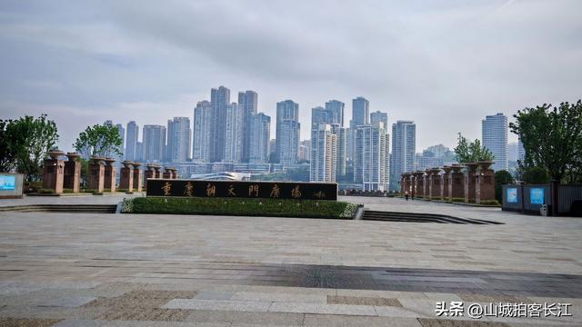 重庆著名城市地标换上新模样，变得高大又气派，你喜欢吗？