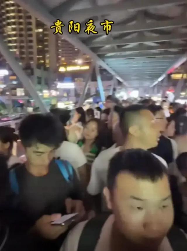 贵州彻底失守！全国游客“攻占”城邦，人潮汹涌，多个地区已沦陷