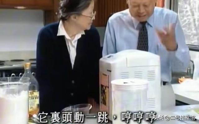 杨振宁家庭情况曝光，三个儿女无人继承衣钵，原配和翁帆终究不同