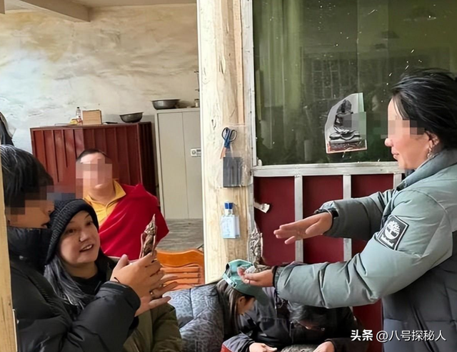 落地凤凰不如鸡！赵薇回老家探亲，全副武装包裹，不敢露脸怕见人