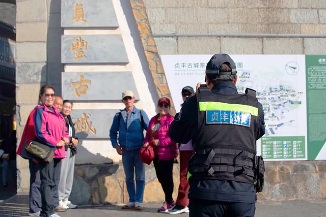 高铁穿云来!有问题,找警察“阿哥”~