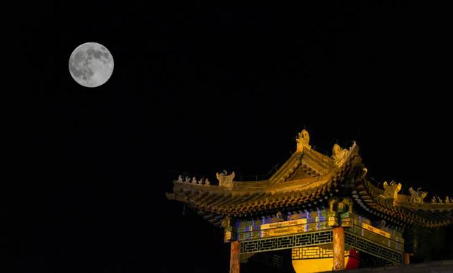 🤩哇~好大的月亮🤩