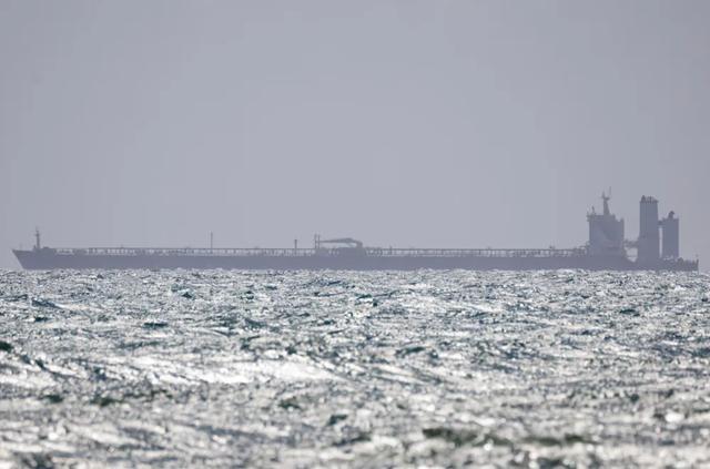 转向了？特朗普主动还油轮，白宫释放俄公民	，美国第一次做出妥协