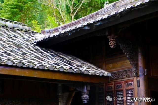 在青木川，于三省交界处，时光停驻时