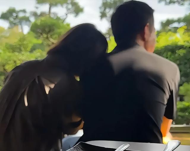 私生活混乱	、被央视开除、陪睡上位？王冠的私生活谣言太离谱