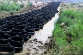 美国人修公路时，预埋的一层轮胎有什么用？中国为何不效仿？图片