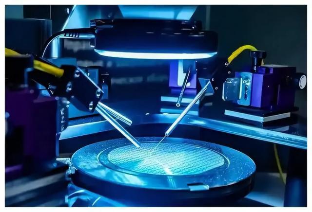 即使荷兰政府花200亿，光刻机大厂ASML依旧决定搬迁，原因何在？