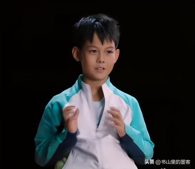 王皓憔悴苍老，两鬓发白，全力托举王楚钦，自己的两个儿子顾不上