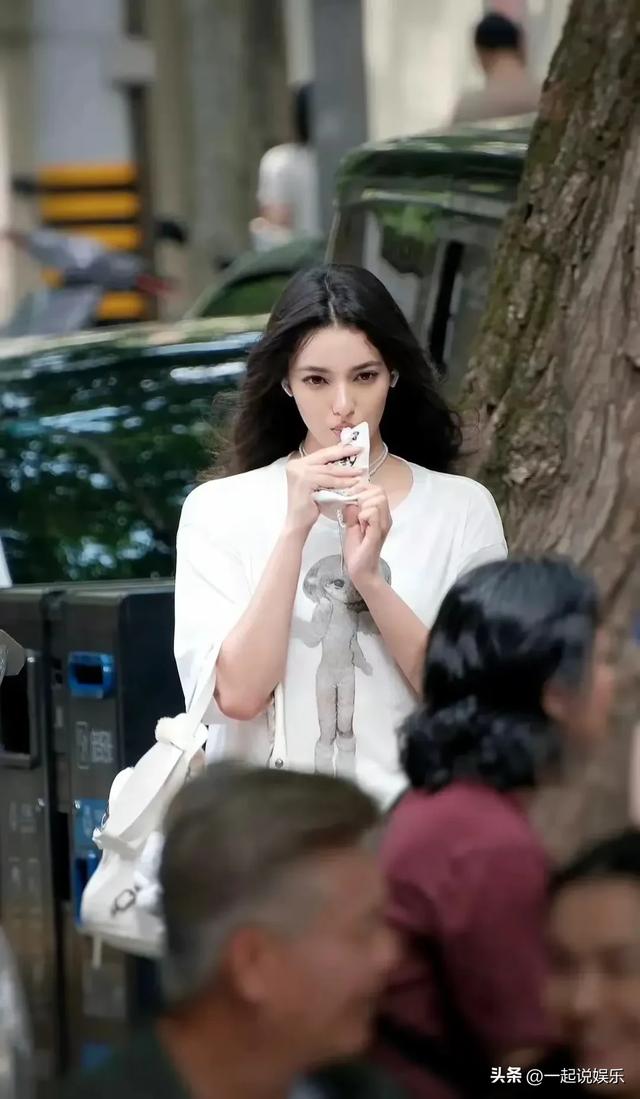上海街头，有网友拍到属于我们中国的莫妮卡贝鲁奇！