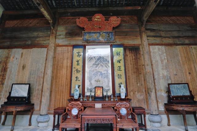 安徽歙县有一座徽商大宅院，雕梁画栋尽显风华，是徽州文化的圣殿