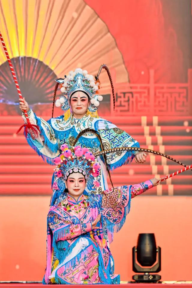 花灯、演出、灯光秀……送地铁票、鸡腿！跨年夜就到园博苑来！