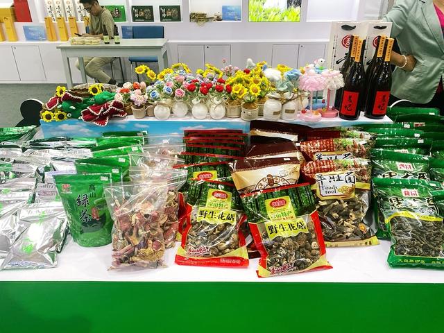 “乐购逸夏”嗨购会开逛！逛展看秀抢川货，烟火气里藏满惊喜