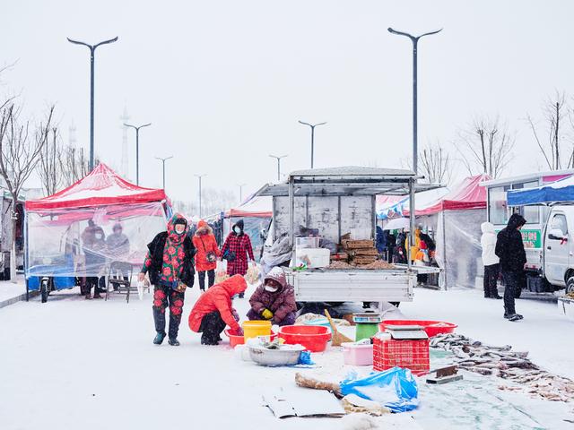长白山西坡大集，感受东北集市的浓郁烟火气，解锁冬日的别样快乐