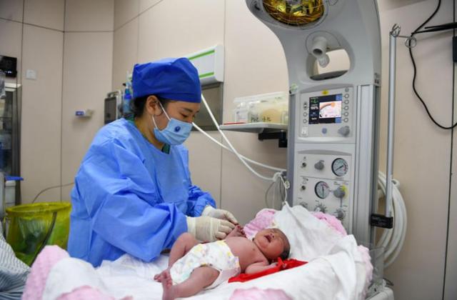 全国出生人口断崖：21年1062万人，24年954万	，25年令人意想不到