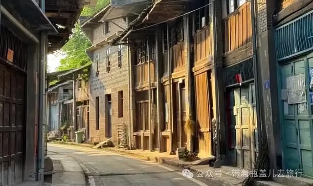 重庆合川嘉陵江边的老街，曾经热闹非凡，如今却即将消失令人惋惜