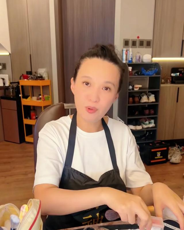 49岁李煜庆祝生日，68岁张丰毅罕见亮相，啜妮和连奕名低调现身！