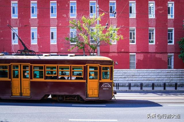 坐上201路老式有轨电车，慢游大连旧时光