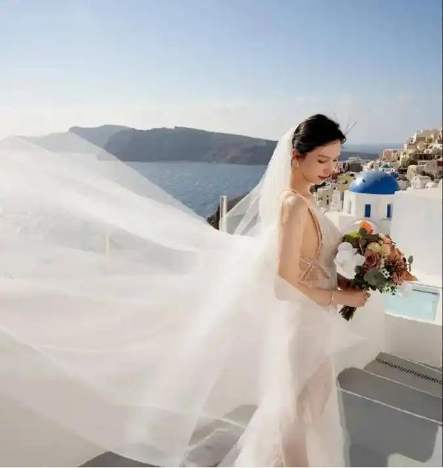 曾是体操女神，为还 1400 万债与大51岁的干爹谈恋爱，如今重获新生