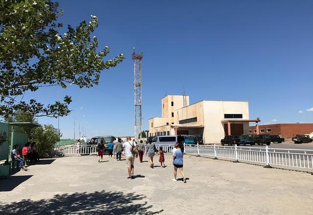 中蒙边境的蒙古国小城，吃中国饭，用中国电，幸福到原地转圈