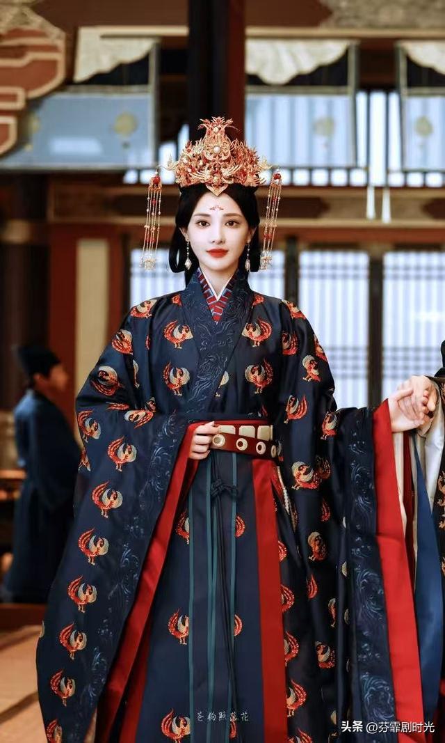 女演员身份和戏份哪个重要？看《暗河传》彭小苒和杨雨潼就知道了