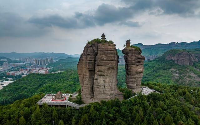 承德“双子星”市区名场面，一个白天圈粉，一个夜晚爆单名场面