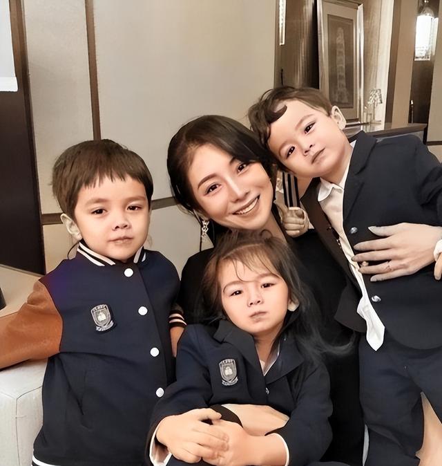 “买英国精子生3娃	”的山东女人，8年后现状曝光！如今她后悔不？