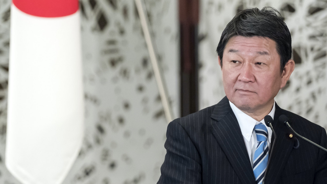 高市早苗拒绝对华认错，中方直接反将一军，日本迅速派人来华面谈