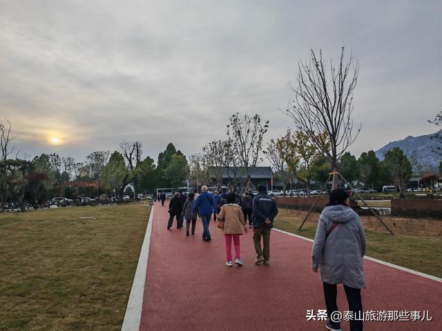 安：它是一个免费景点，现华丽转身，敞亮了，更亲民了，游人如织