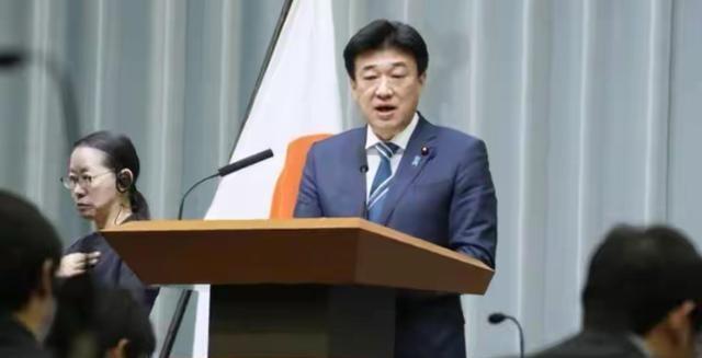 一个月已过，高市措辞变了，中方开始点名，日重量级人物遭制裁