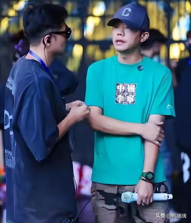 凤凰传奇的44岁玲花，怕是走上了玖月奇迹王小玮的“老路”