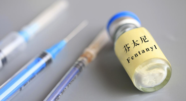 特朗普宣布明年访华，并取消部分关税，中方稀土管制延期一年