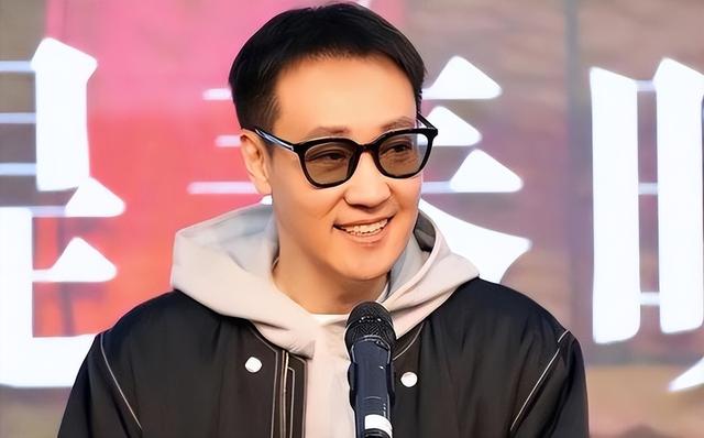 离春节不到2月，52岁辛柏青高调传出喜讯，朱媛媛终于可以放心了