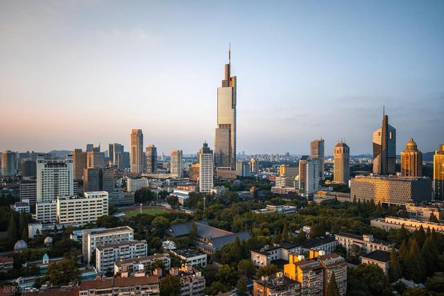 我国首个被撤销的直辖市，曾是六朝古都，今成知名旅游城市