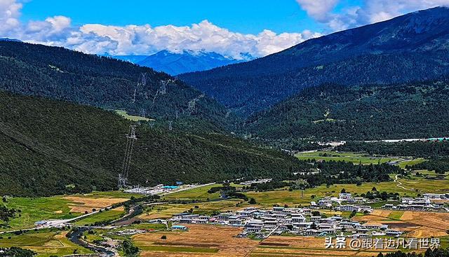 《八进西藏》空中俯瞰林海牧歌里，藏着鲁朗的宁静