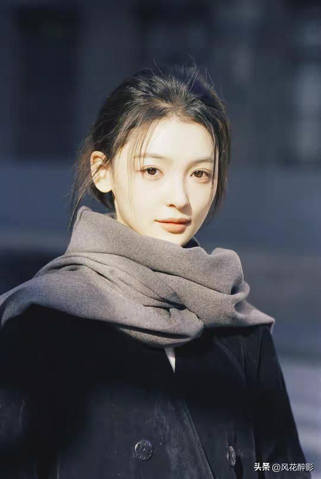 河北邢台一校花清雅绝尘，堪称人间惊鸿颜，美得让人挪不开眸