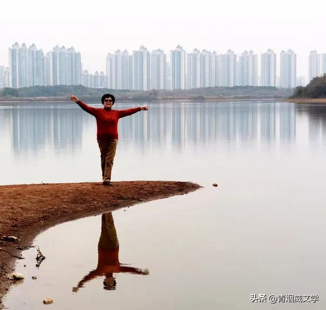 盘龙悠远银杏黄 水中学友情谊长