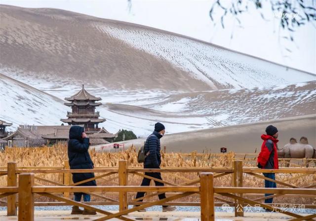 大漠敦煌2025年初冬雪景美如画