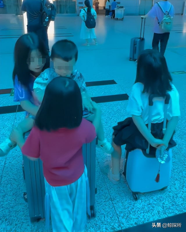 拒补票女子再发声：含泪讲述悲惨身世，不认为有错，人民日报锐评