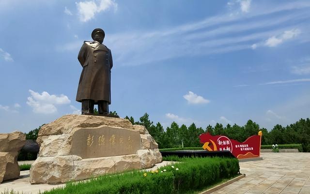 66年毛主席隐居滴水洞11天，期间只出来过一次，坐轮椅走了300米