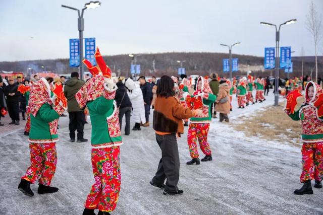 冷极燃情启新季 2025-2026内蒙古自治区冰雪旅游季暨呼伦贝尔冬季旅游启动仪式在根河市举行