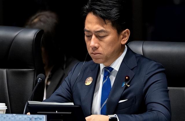 军事行动升级，全球同时接通知，解放军用中英双语，跟日本算总账