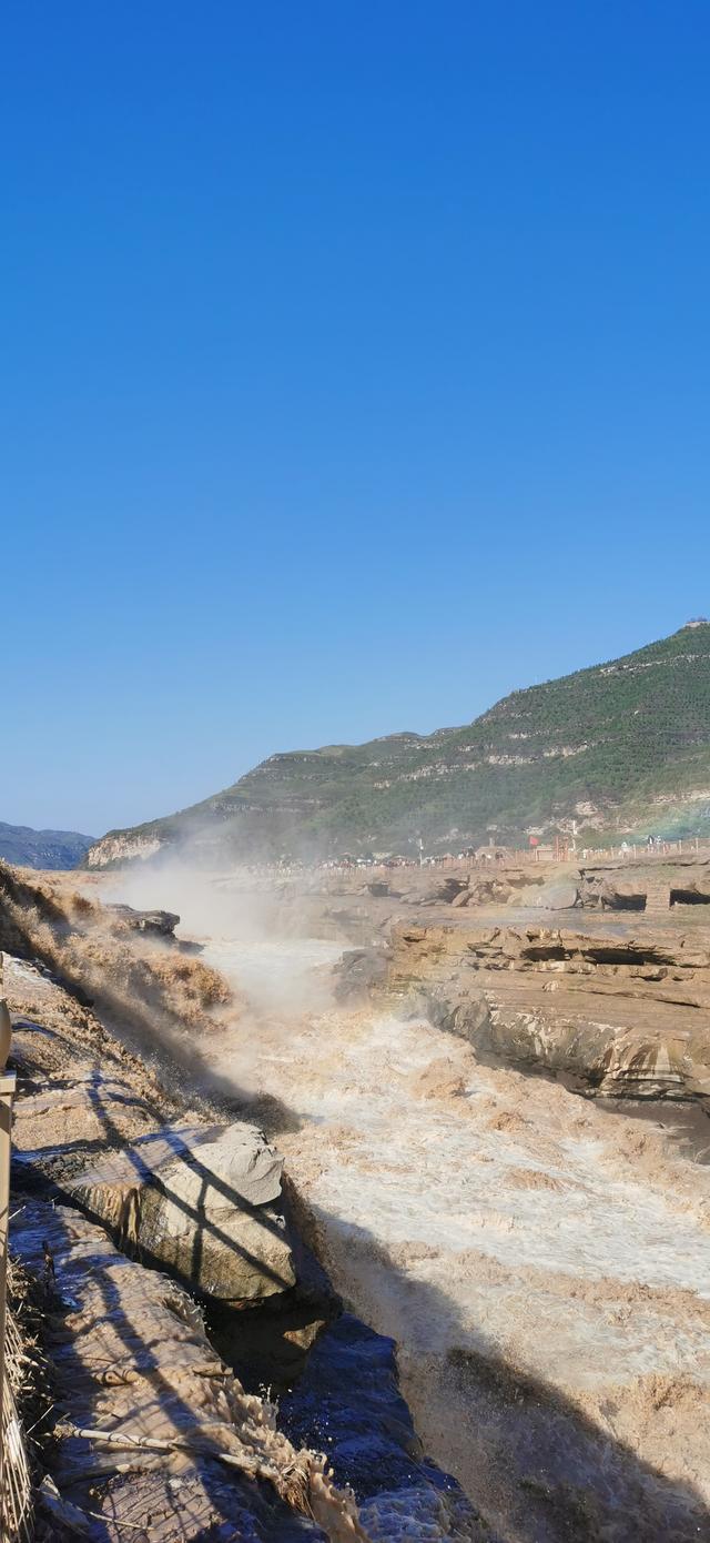 壶口瀑布，惊涛拍岸、奔腾不息的壮丽画卷