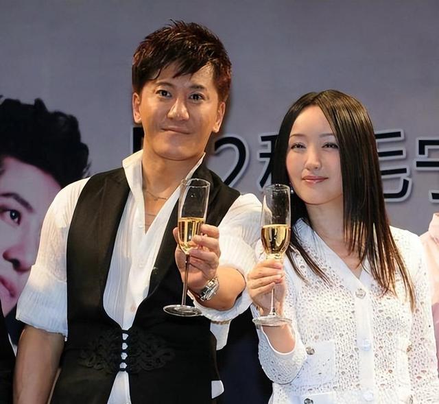 他8次上春晚，作死被捕入狱	，如今56岁无人问津，沦落到四处走穴