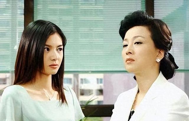 四人自驾游，晚上住一个帐篷，妻子没睡，目睹丈夫举动