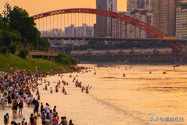 江边全是人！“夏威夷·宾”名场面又来了