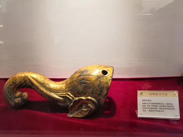 圆明园被烧毁160年后	，专家打捞河道时，挖出一个罕见的文物