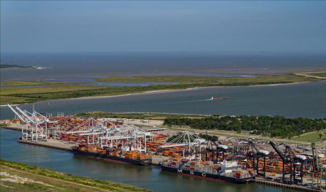 中美关系生变？特朗普一声令下，92台中国起重机被查，果然不简单