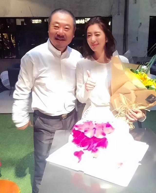 原来她是范伟老婆，难怪丈夫能上9次春晚，真是一个贤妻旺三代